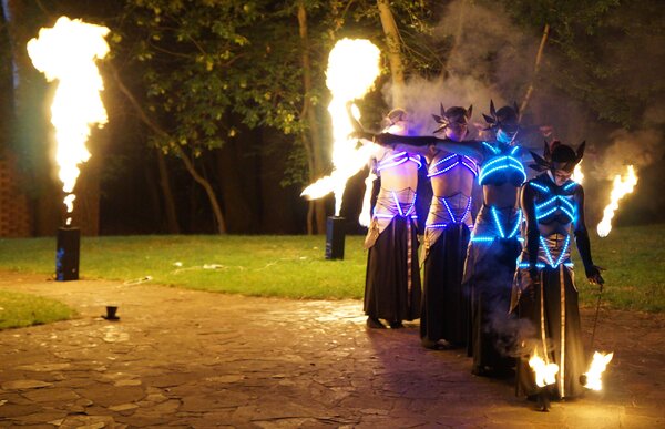 Feuershow mit Feuerspucker